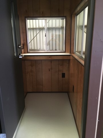 4x6 deluxe guard house lease rental interior Socal